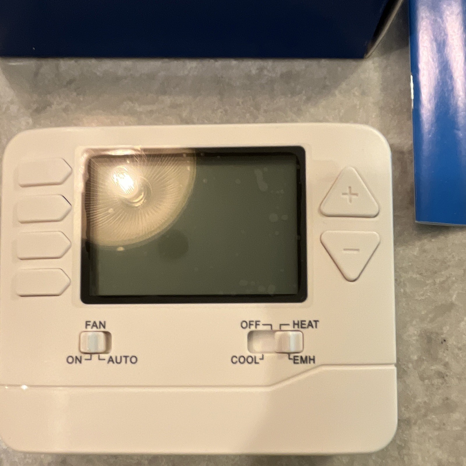 721 Heat Pump Non-Programmable Thermostat 24V Digital Display White w/ Manuals