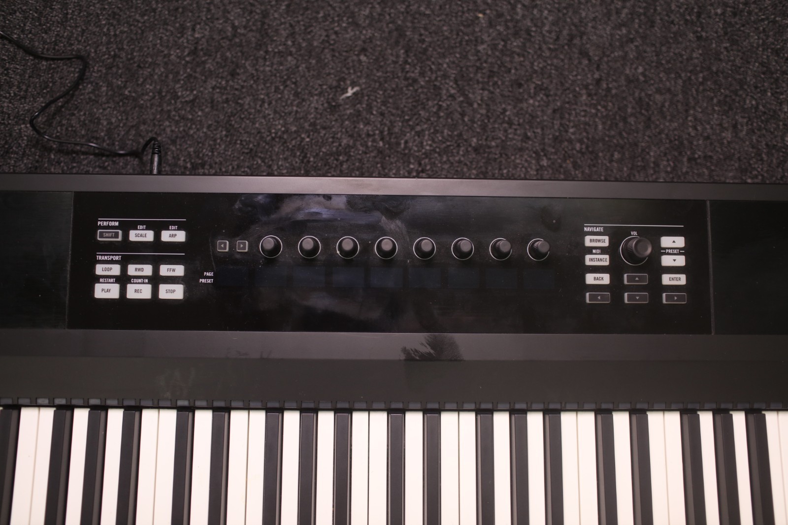 Native Instruments Komplete Kontrol S88 MIDI Keyboard Controller