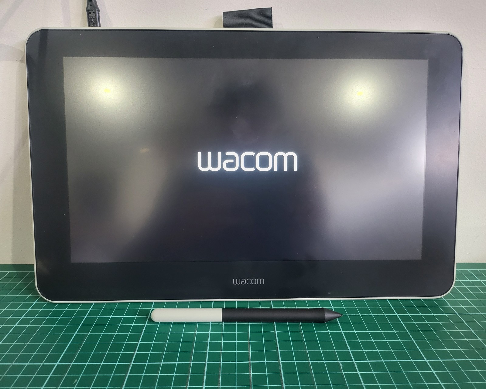 Wacom One 13.3" 1920 x 1080 Creative Pen Display (DTC133) + Pen