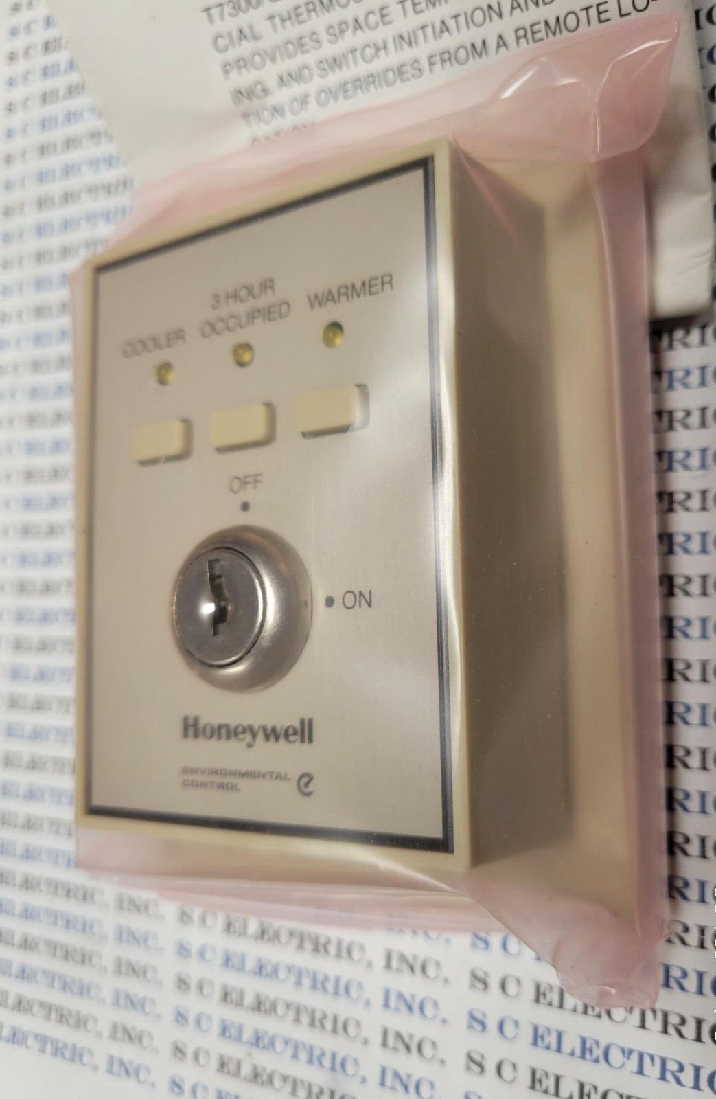 HONEYWELL T7147A1028 REMOTE SENSOR AND OVERRIDE