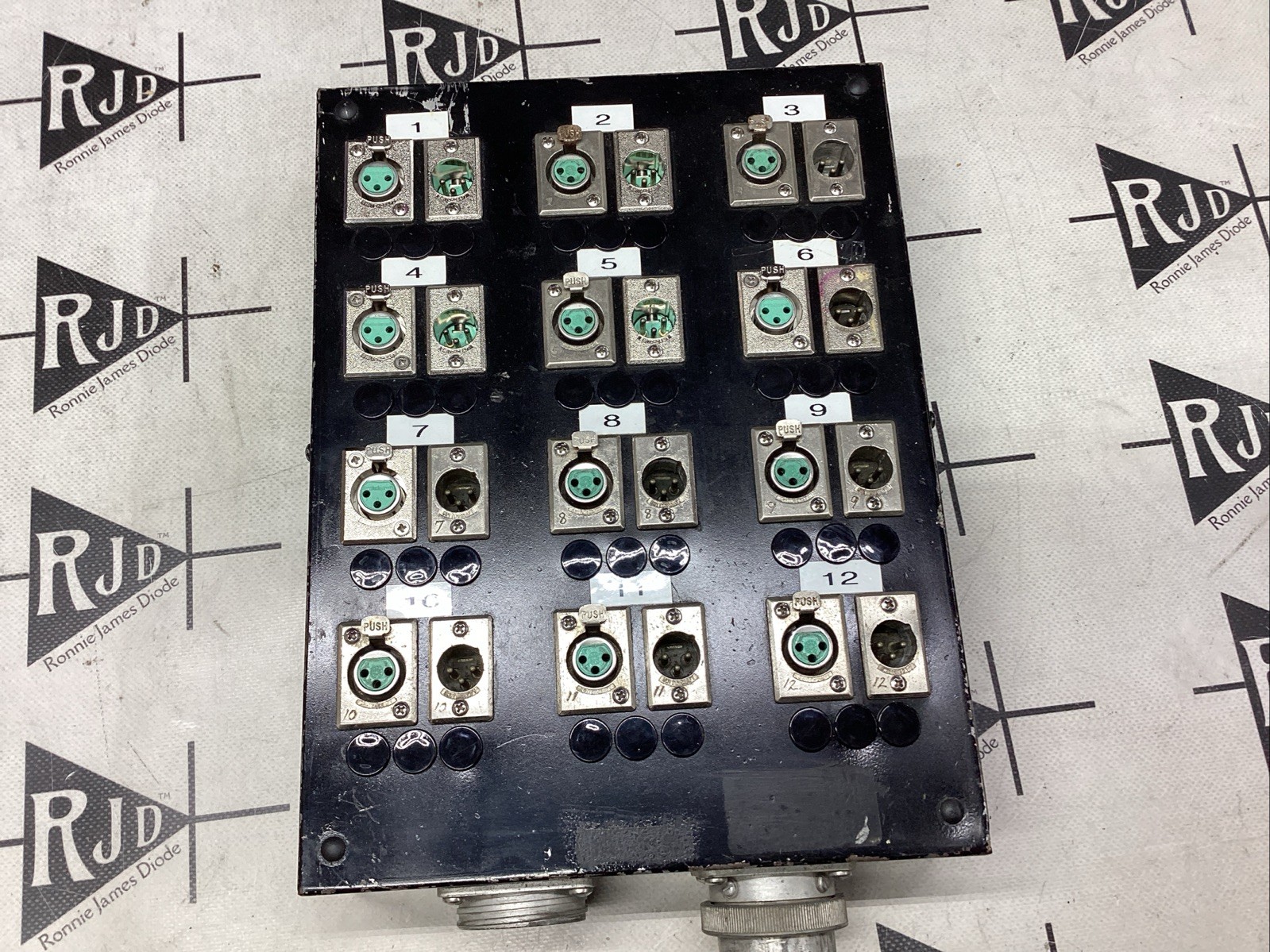 DT12 Breakout Box Gepco