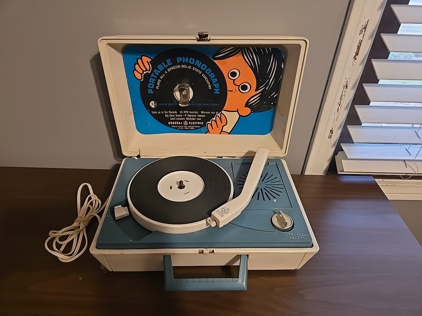 Vintage General Electric Solid State Portable Phonograph Youth Electronics Works