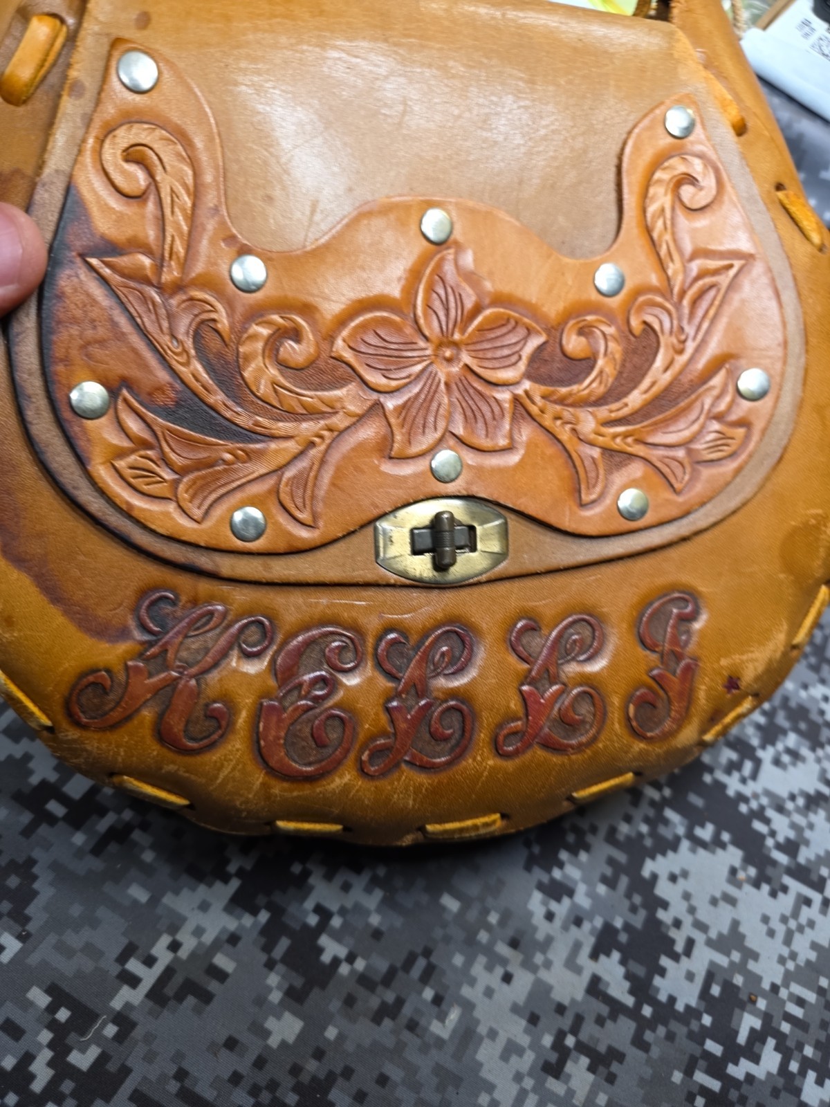 BLACK POWDER MUZZLELOADER POSSIBLES BAG LEATHER WALL HANGER SEE DESCRIPTION