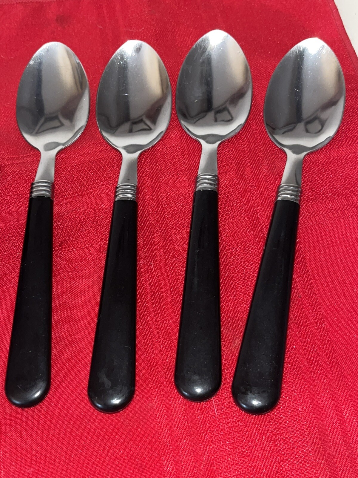 8 PC BLACK PLASTIC HANDLED STAINLESS FLATWARE SET 4 FORKS 4 SPOONS & CHIP CLIP