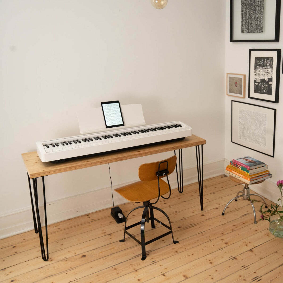 Kawai ES120 Portable Digital Piano - White KEY ESSENTIALS BUNDLE