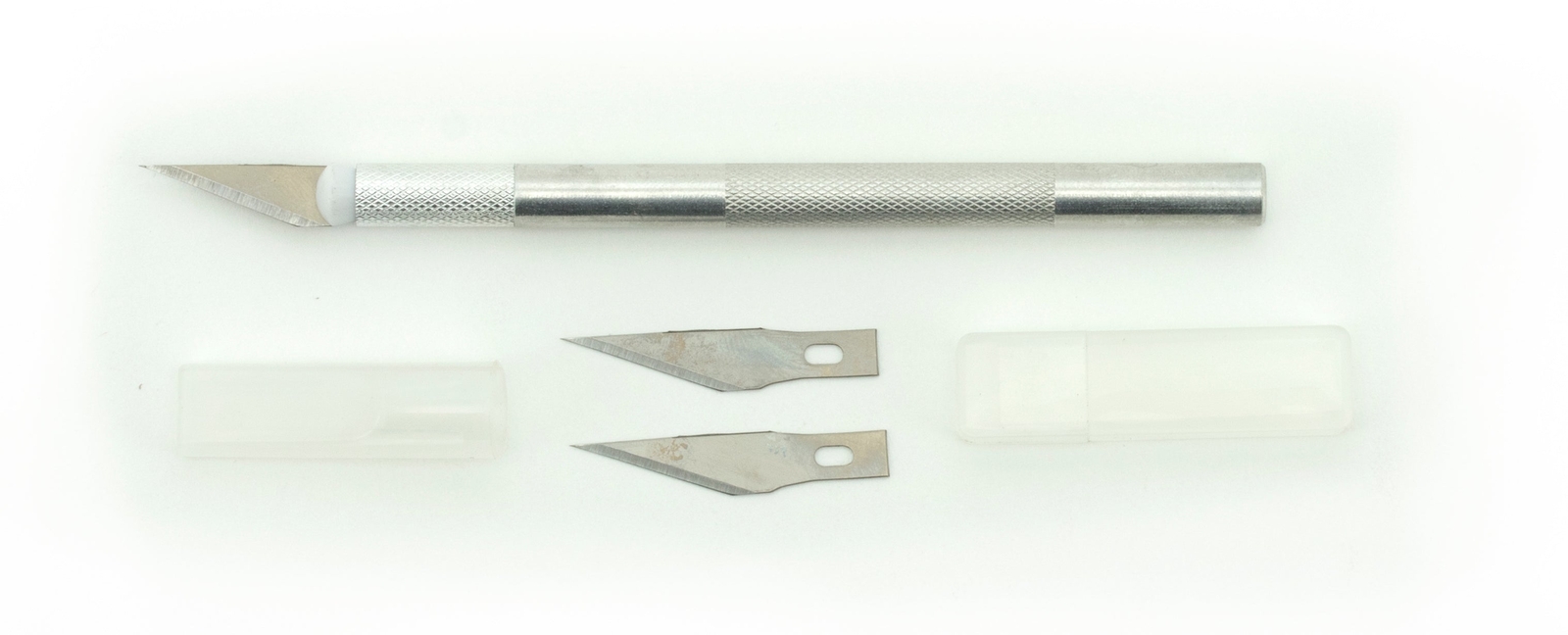 Tool Essentials Hobby Knife with 2 Extra Blades and Storage Case