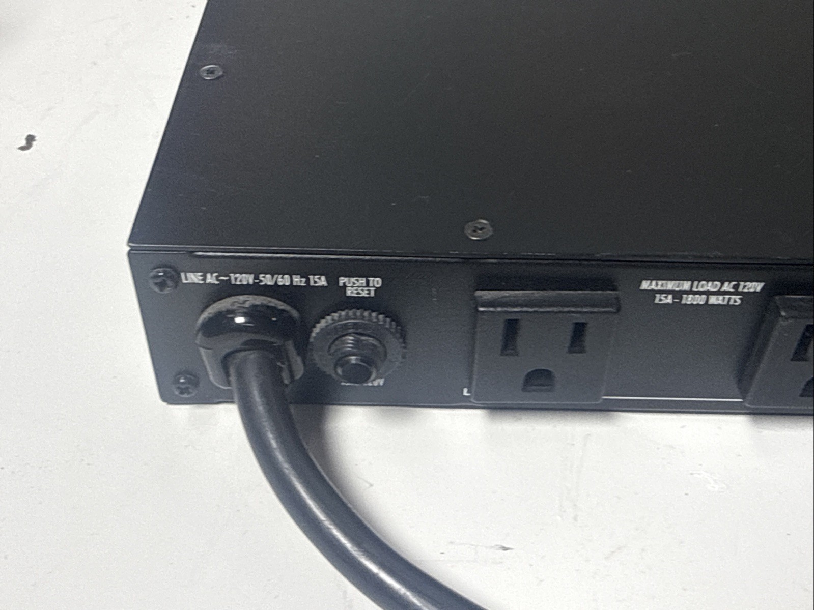 Furman PL-PLUSC Power Conditioner with Lights Voltmeter