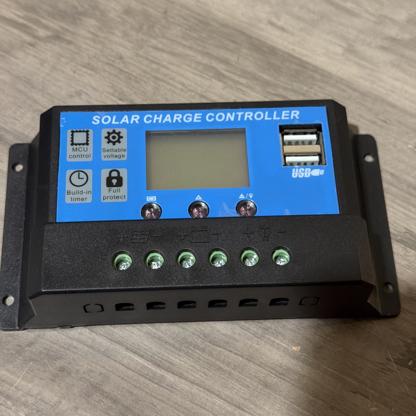 Smart 20A Solar Charge Controller with  LCD & Dual USB for Energy Management