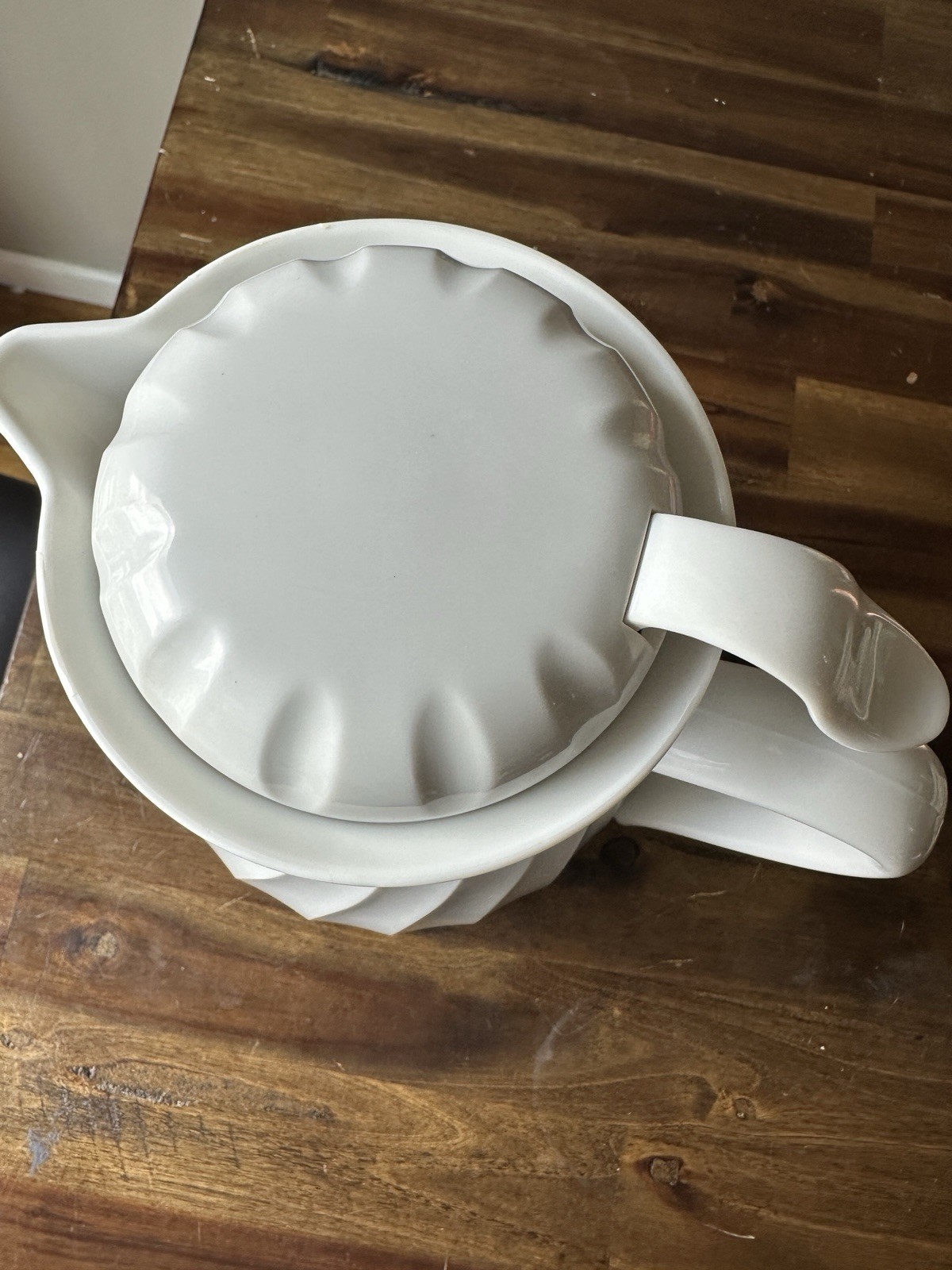 Modern White Thermal Coffee Carafe Server Insulated Pitcher 10” Swirl Design