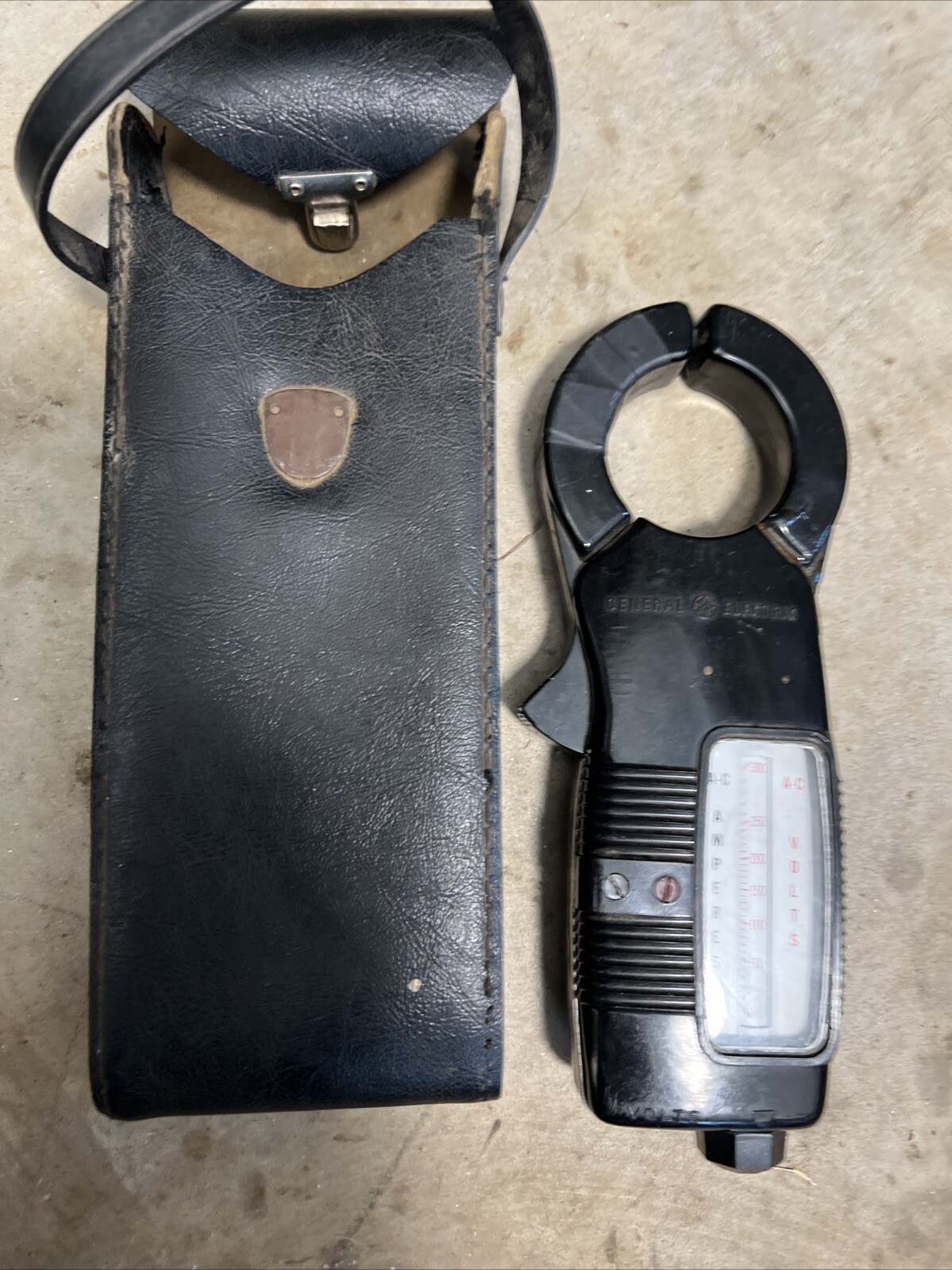 Vintage GE Bakelite AC Ampmeter With Lesther Case