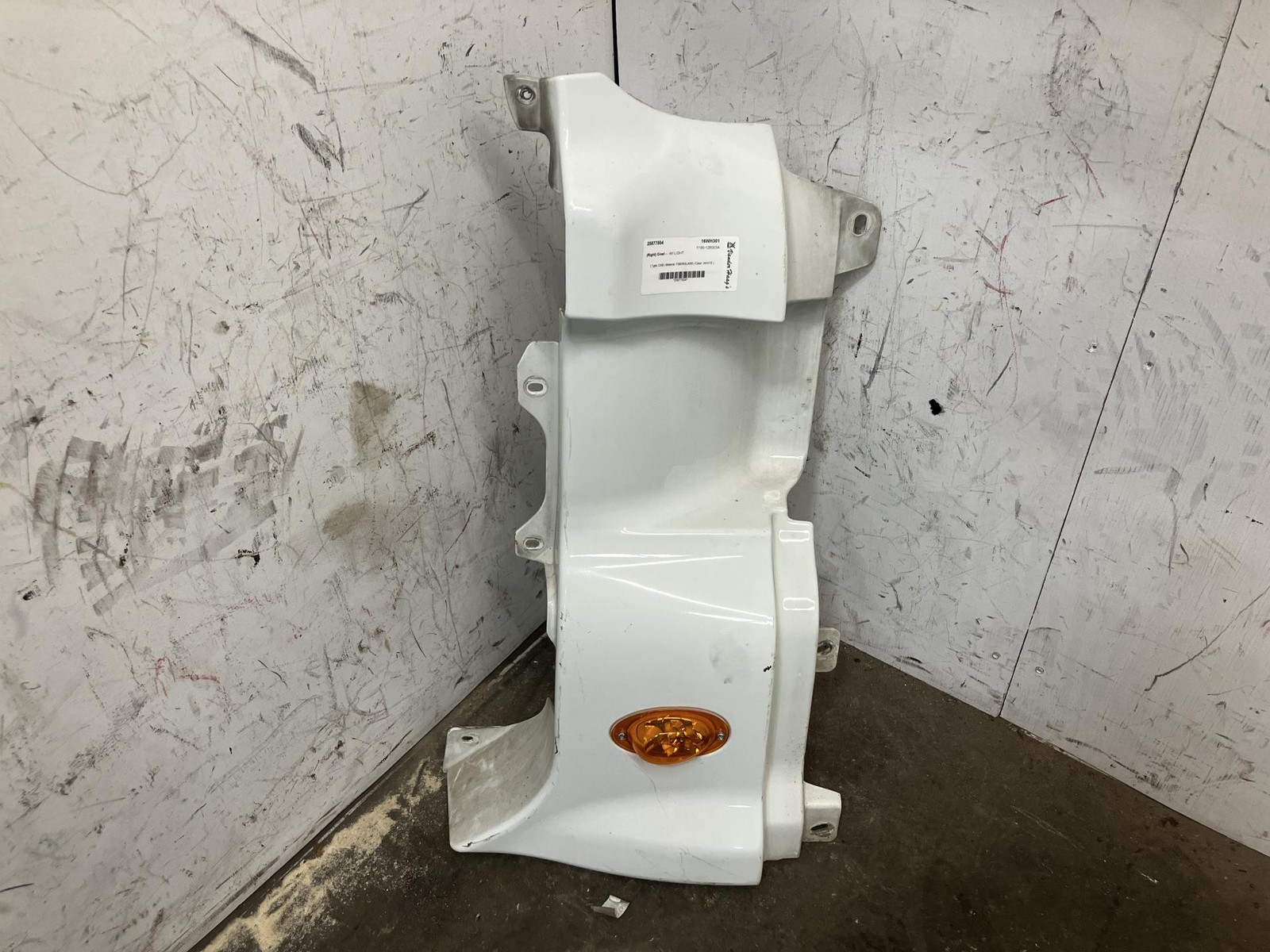 2008-2020 Freightliner CASCADIA WHITE Right CAB Cowl - Used | P/N A1824997003