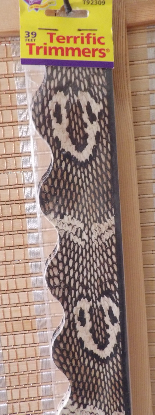 Trend Scalloped Snakeskin Classroom Border Trim 2 1/4" x 39'