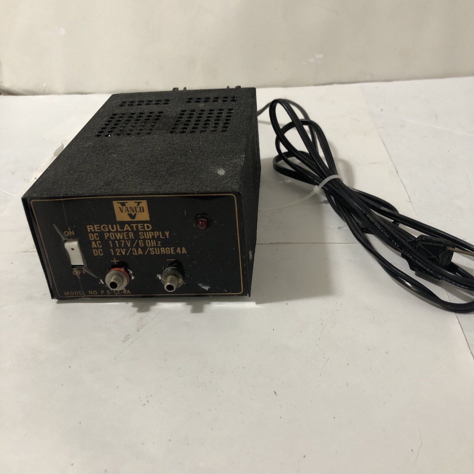 Vanco Regulated DC Power Supply, AC 117V/6 OHz, DC 12V/3A/surge 4A Model PS-12-4
