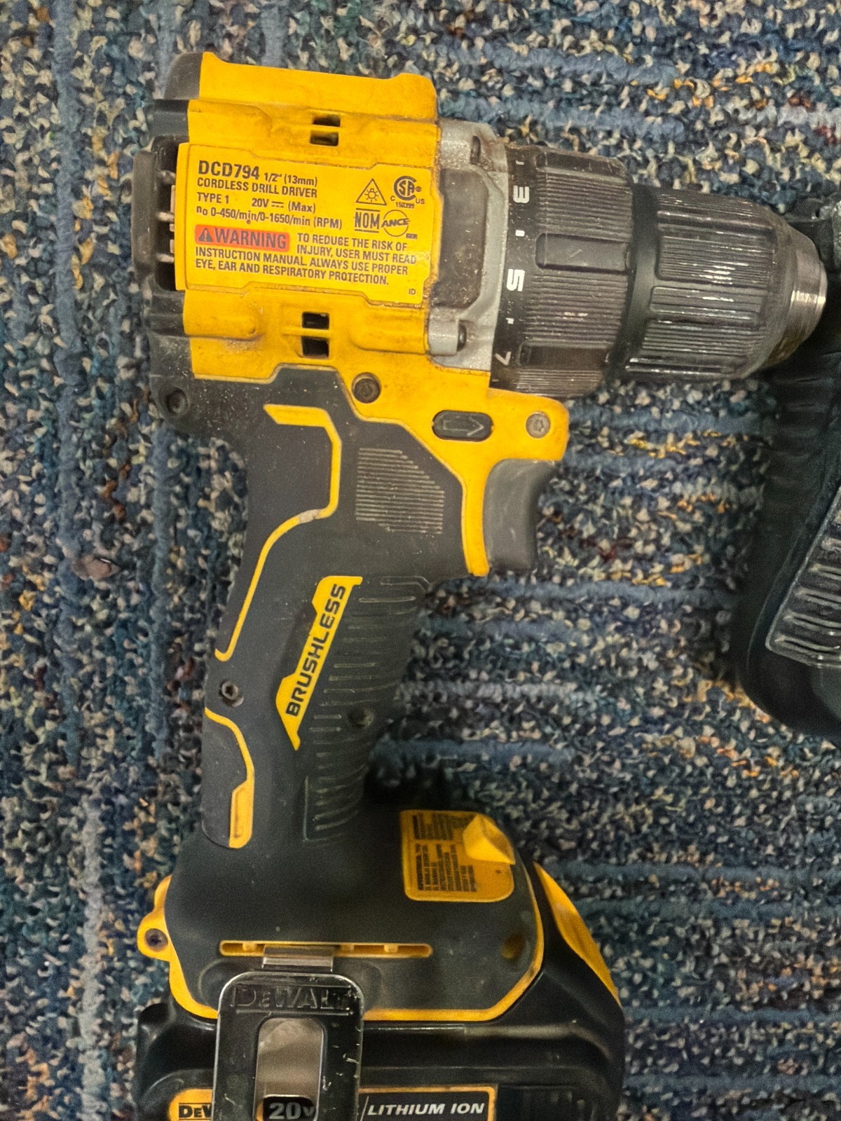 dewalt dcd794 20v cordless 1/2 drill driver / battery and charger