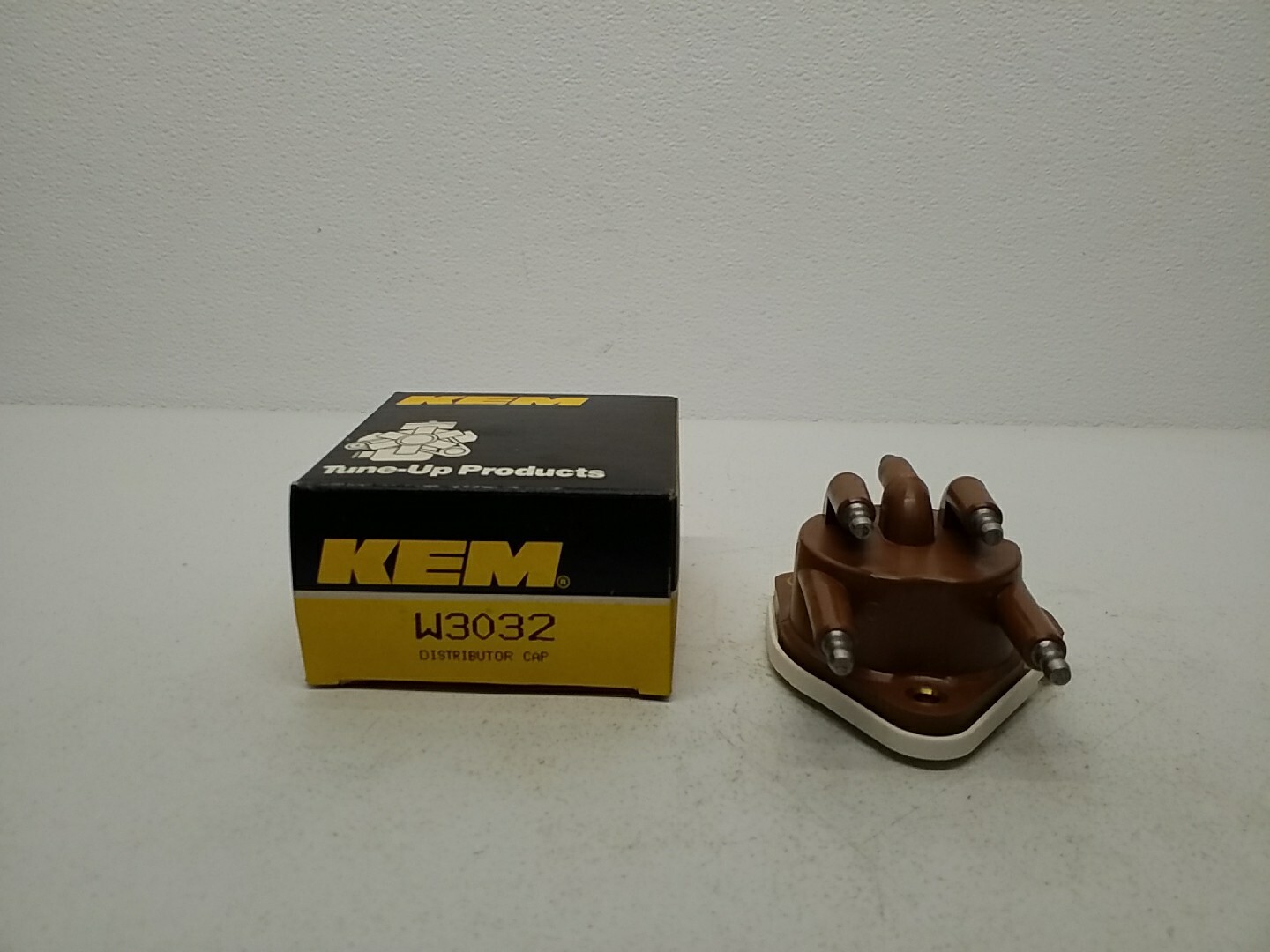 W3032 Kemparts Automotive Distributor Cap Kemparts W3032 Distributor Cap