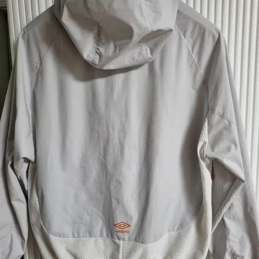 Umbro Windbreaker Hooded Jacket Size 95
