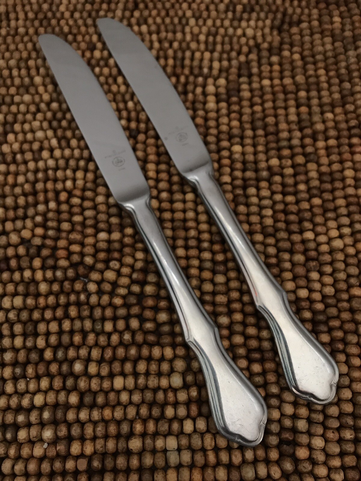 Pfaltzgraff Stainless Glossy Outline Tri Tip BRIARWOOD 2 DINNER KNIVES 9"