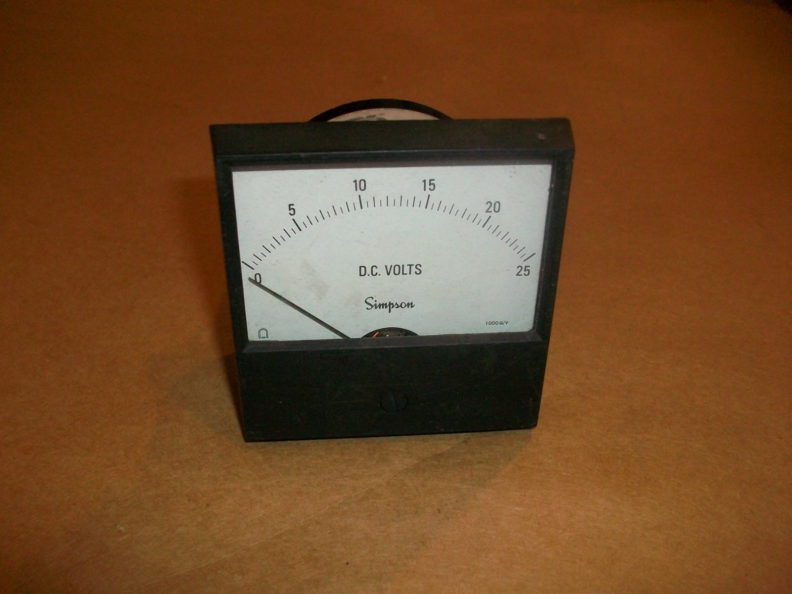 Simpson Electric Panel Gauge Meter Model 2123  0-25vdc  NEW