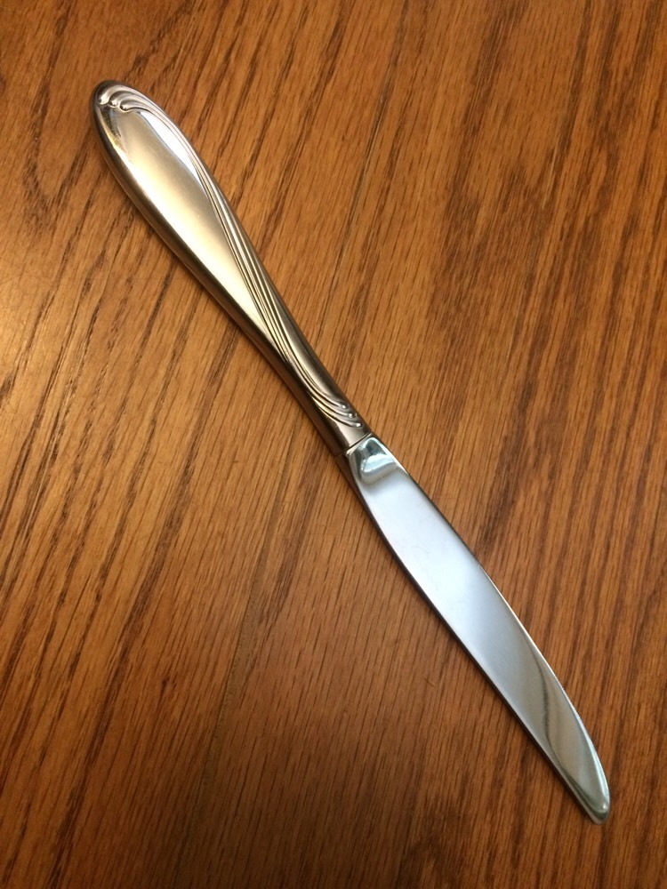Oneida Stainless Glossy Scroll Swirl CAMBER Hollow Dinner Knife 9 1/2"