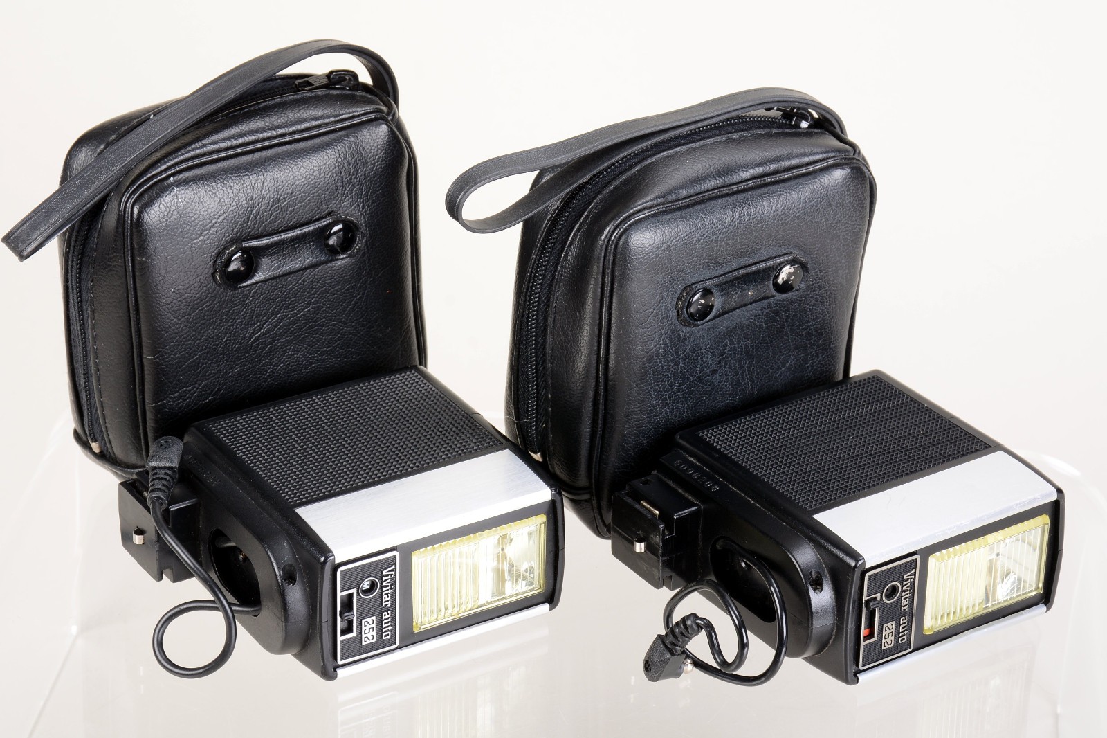 Lot of two Vivitar 252 flashes w/ pouches.  Tested good  208-255