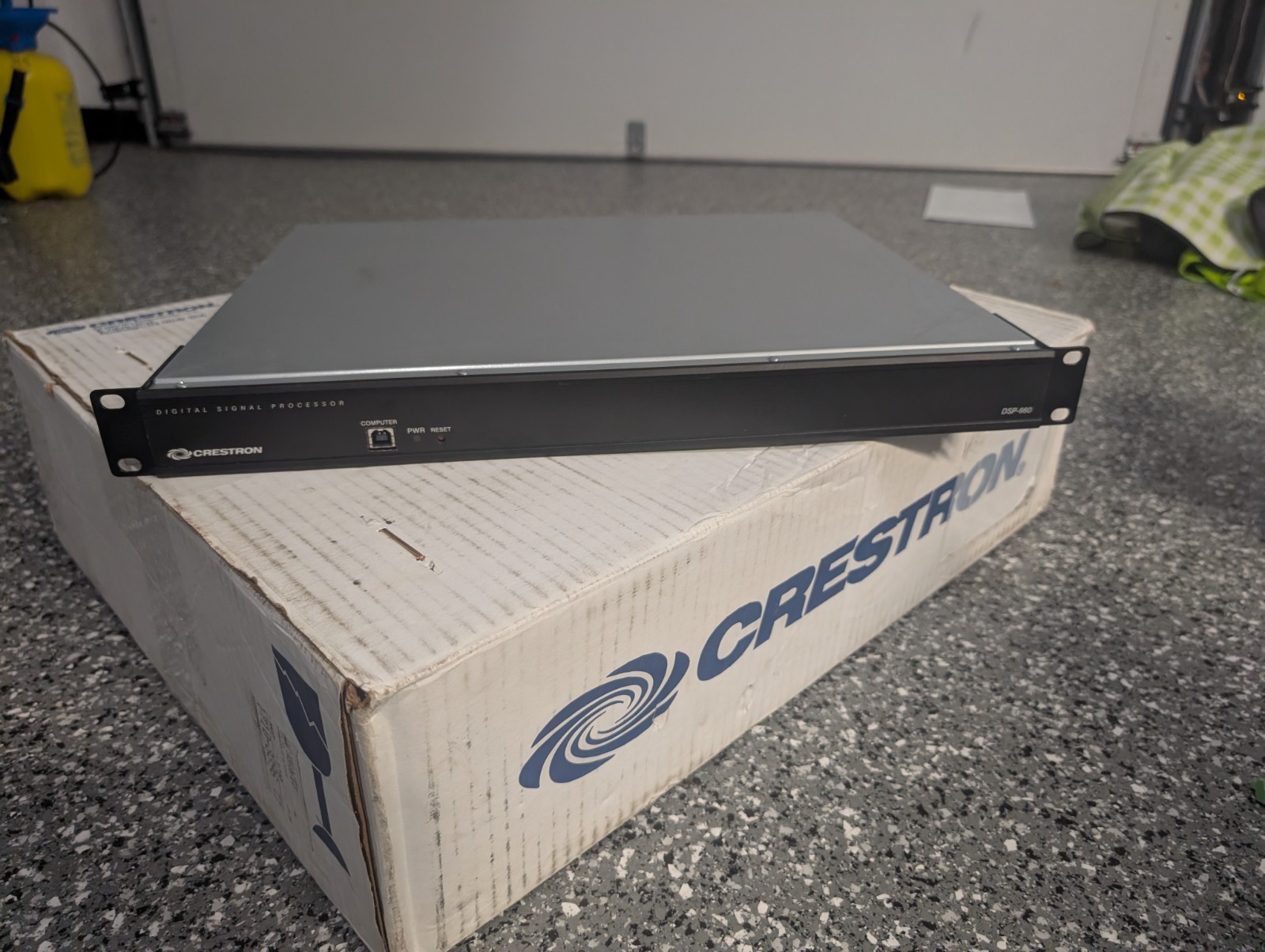 Crestron  DSP-860  Avia™ 8x6 Digital Signal Processor