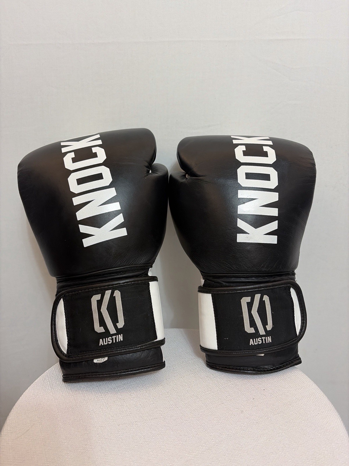 Knockout Austin Boxing Gloves 14 oz Leather Black White Hook Loop(F108)”””