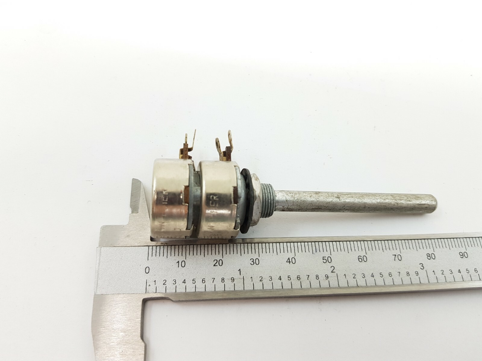 PIHER POTENTIOMETER 200K + 200K LIN W/O ON/OFF NOS 1PC. CP6U1