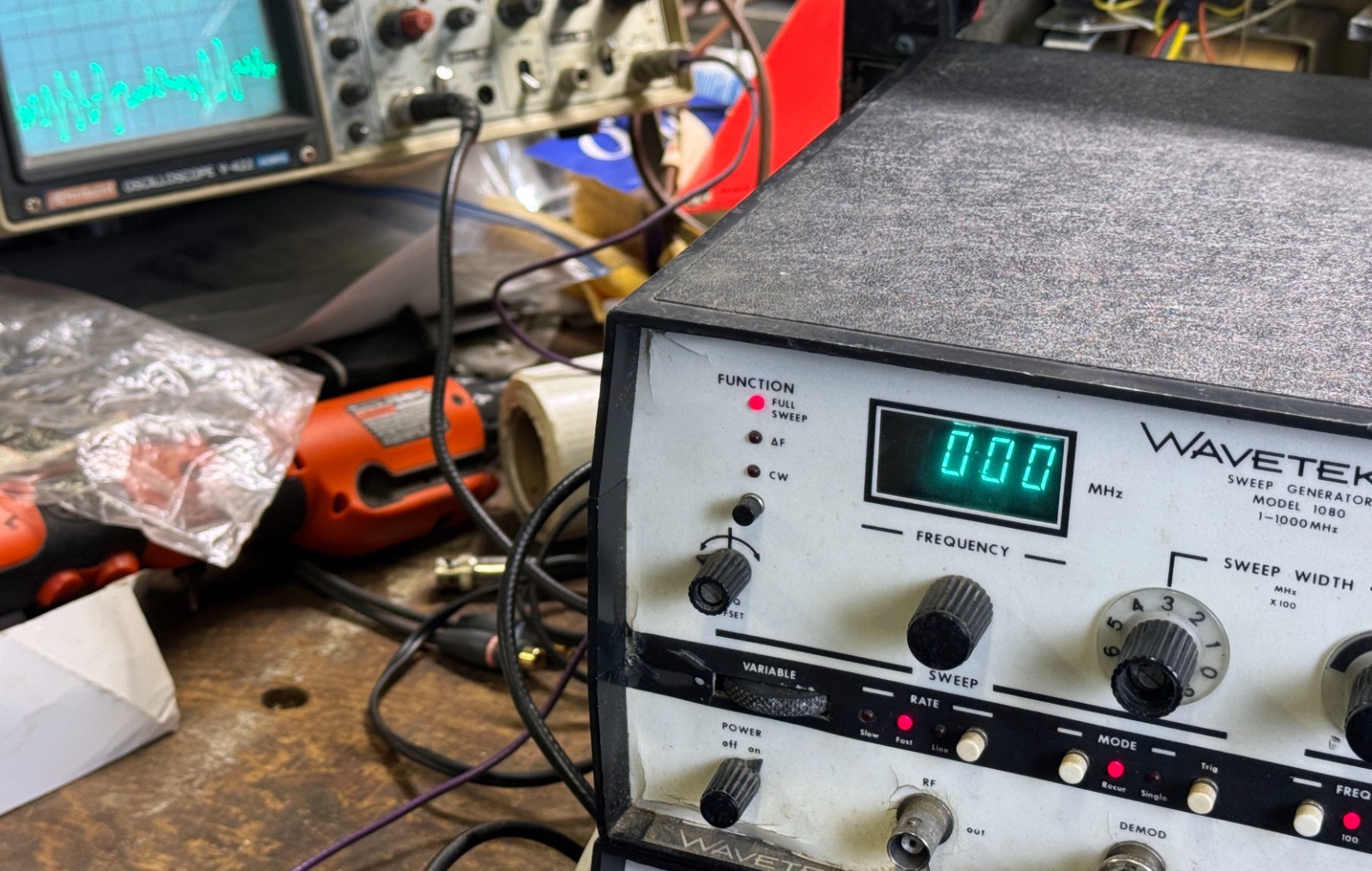 Wavetek 1080 Sweep Generator w/ 1076 Module System Tested Output
