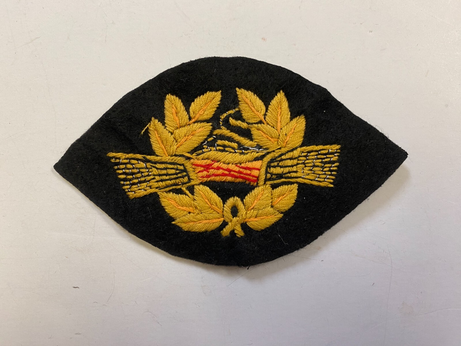 F0099 South Vietnam Pre 1975 Civil Airlines Air Vietnam Wool Cap Badge   IR44A