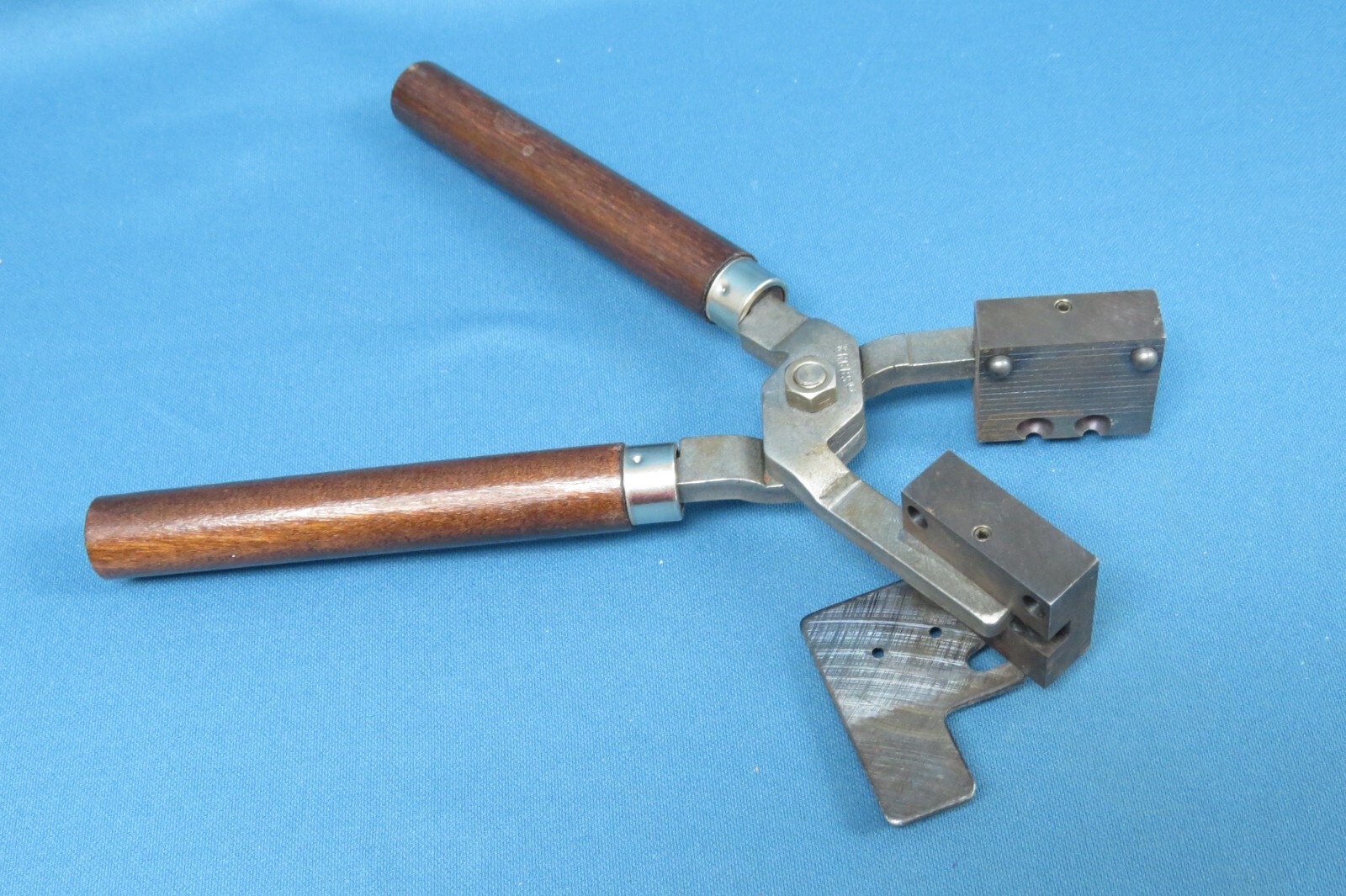 RCBS 375-R 2 Capacity Bullet Casting Mold with Wood Handle