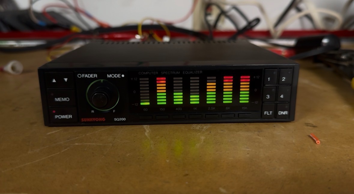 Sunkyong SQ 200 Graphic Equalizer with Spectrum Analyzer Rare Vintage