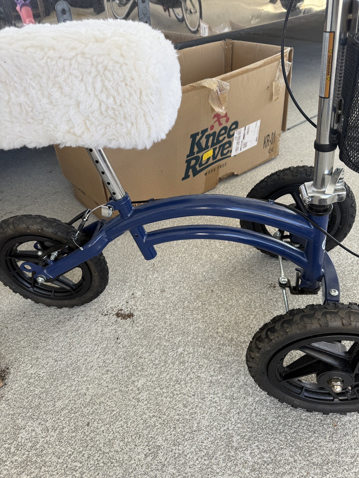 Knee Rover All-Terrain Open Box. Includes basket, seat cover & Stabilizer