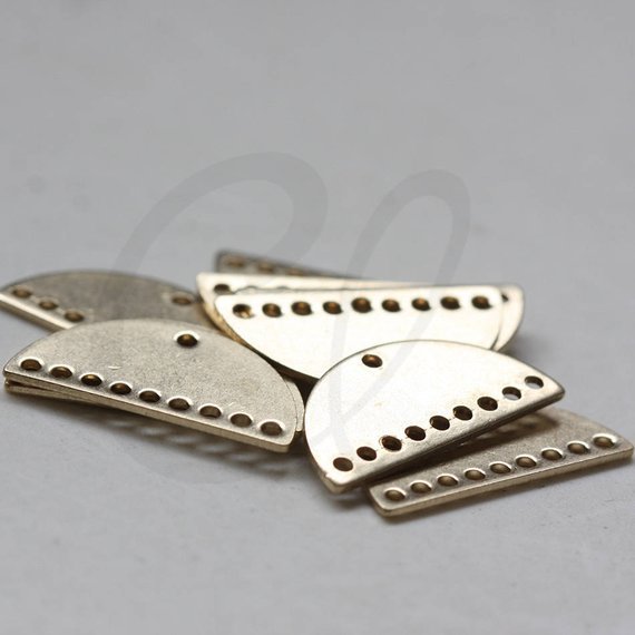 20 Pieces Raw Brass 10 Holes Half Circle-Moon-Charm 21x10.5mm (CW-3848C-D-427)