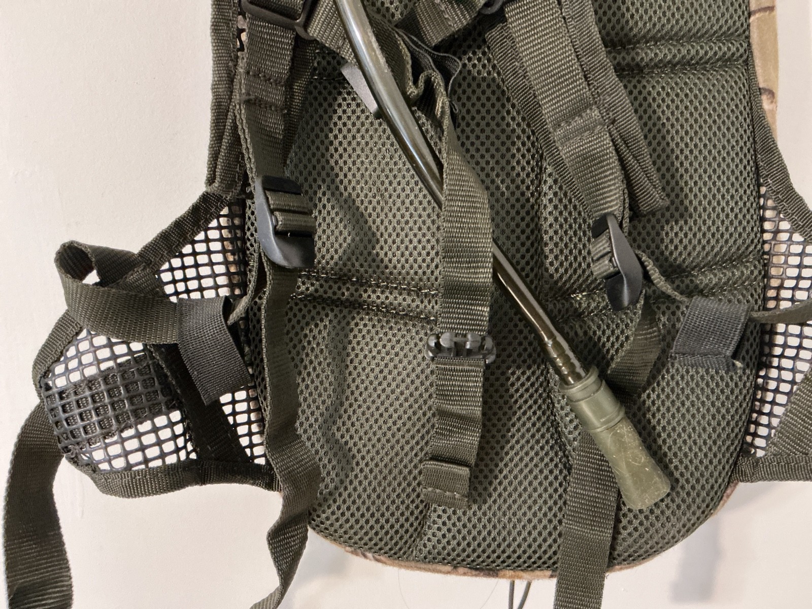 Game Winner camo hiking backpack, small, with 1L hydration pack