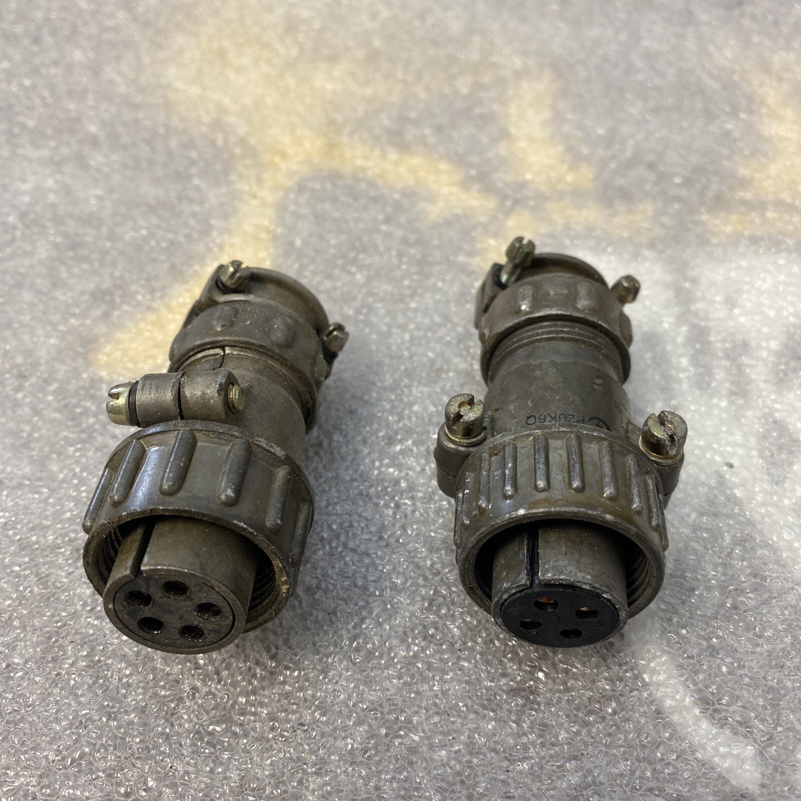 LOT OF 2) P20K9Q FEMALE 5 PIN Metal Aviation Plug USED