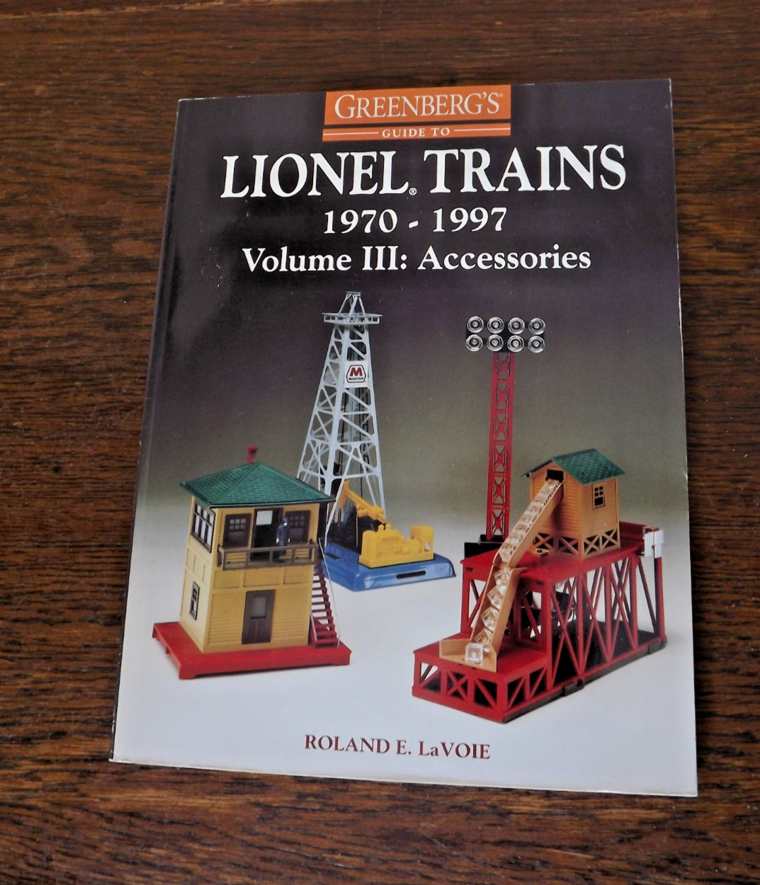 Greensburg guide to LIonel trains 1970-97 vol 3 accesories  slightly used
