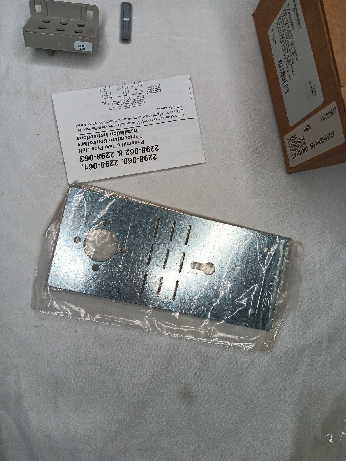 Schneider Electric 2298-060 Unit Ventilator Thermostat