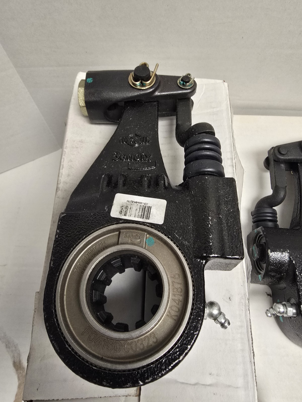 2 NOS Slack adjuster Automatic 10 Spline 6 in. arm Ref: Bendix 065172 / K041876