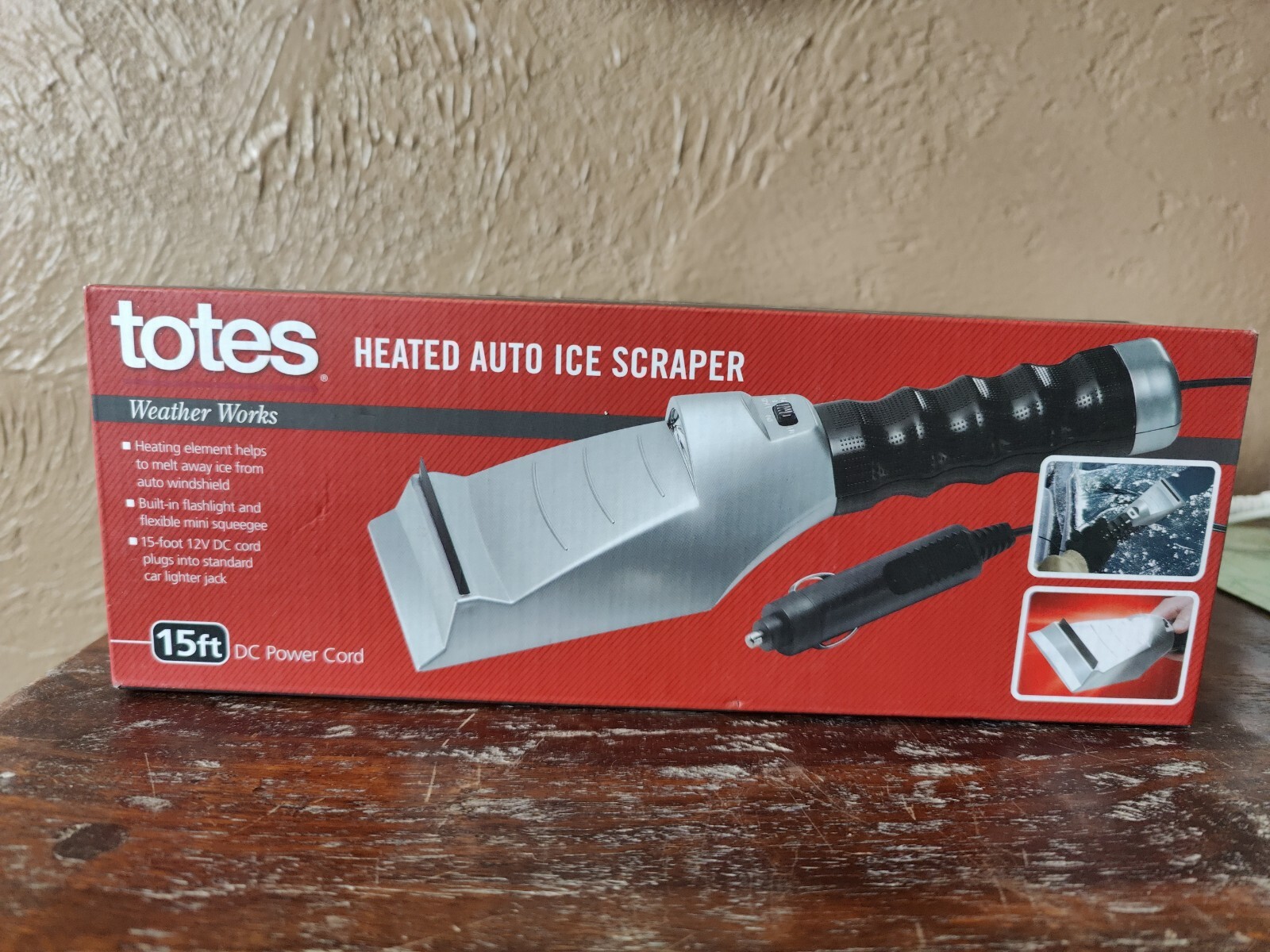 TOTES Heated Auto Car Ice Scraper with Built-In Flashlight 12V in package New