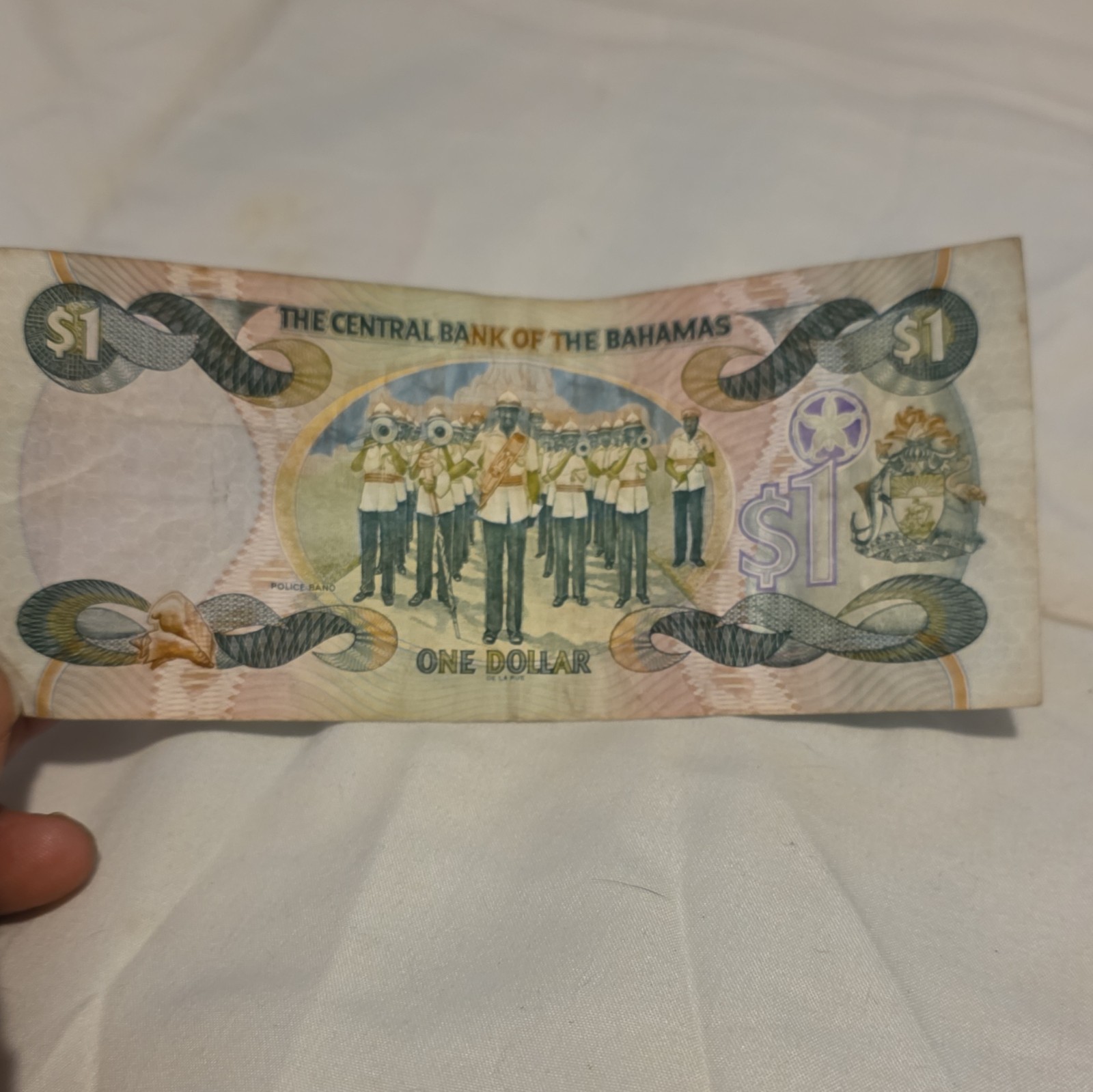 Bahamas $1 Banknote 2001 Series CK603565