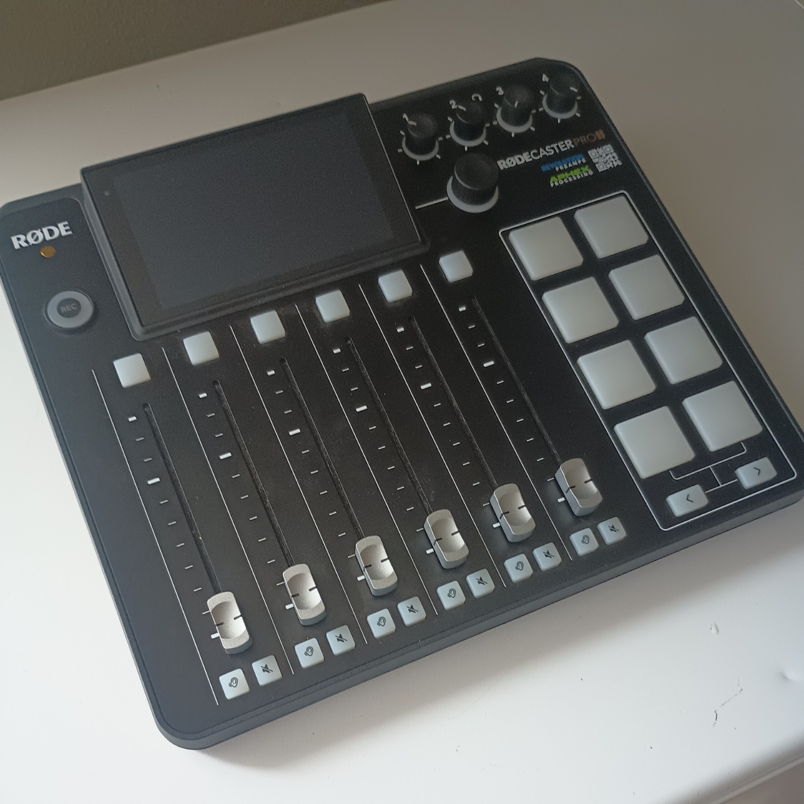 Rode RODECaster Pro II 8  Integrated Audio Production Studio