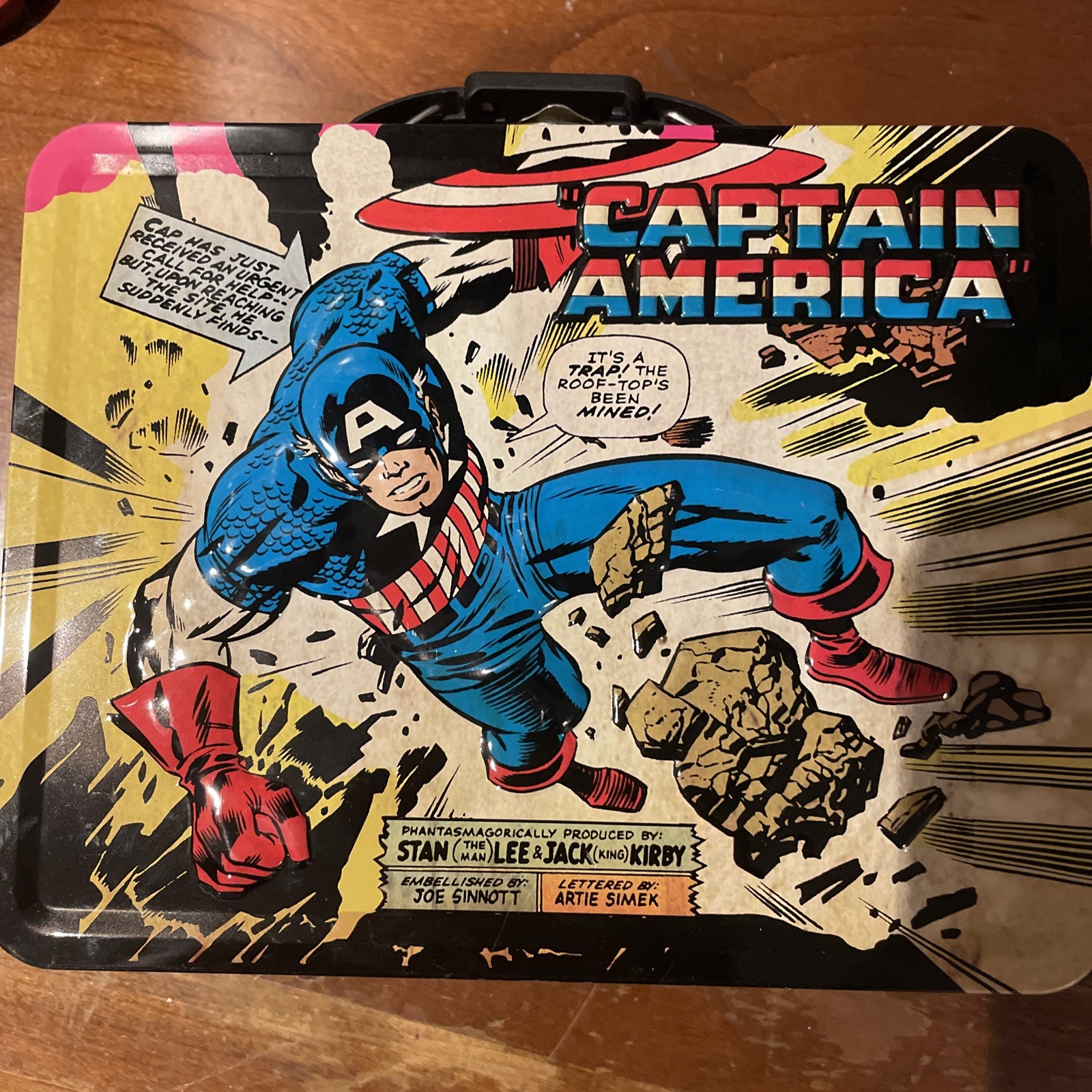 Marvel Comics Captain America Metal Lunch Box Collector's Tin 2010  Comic Style
