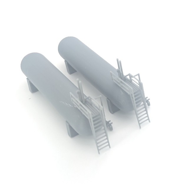 HO Scale 2 Large Propane Tanks