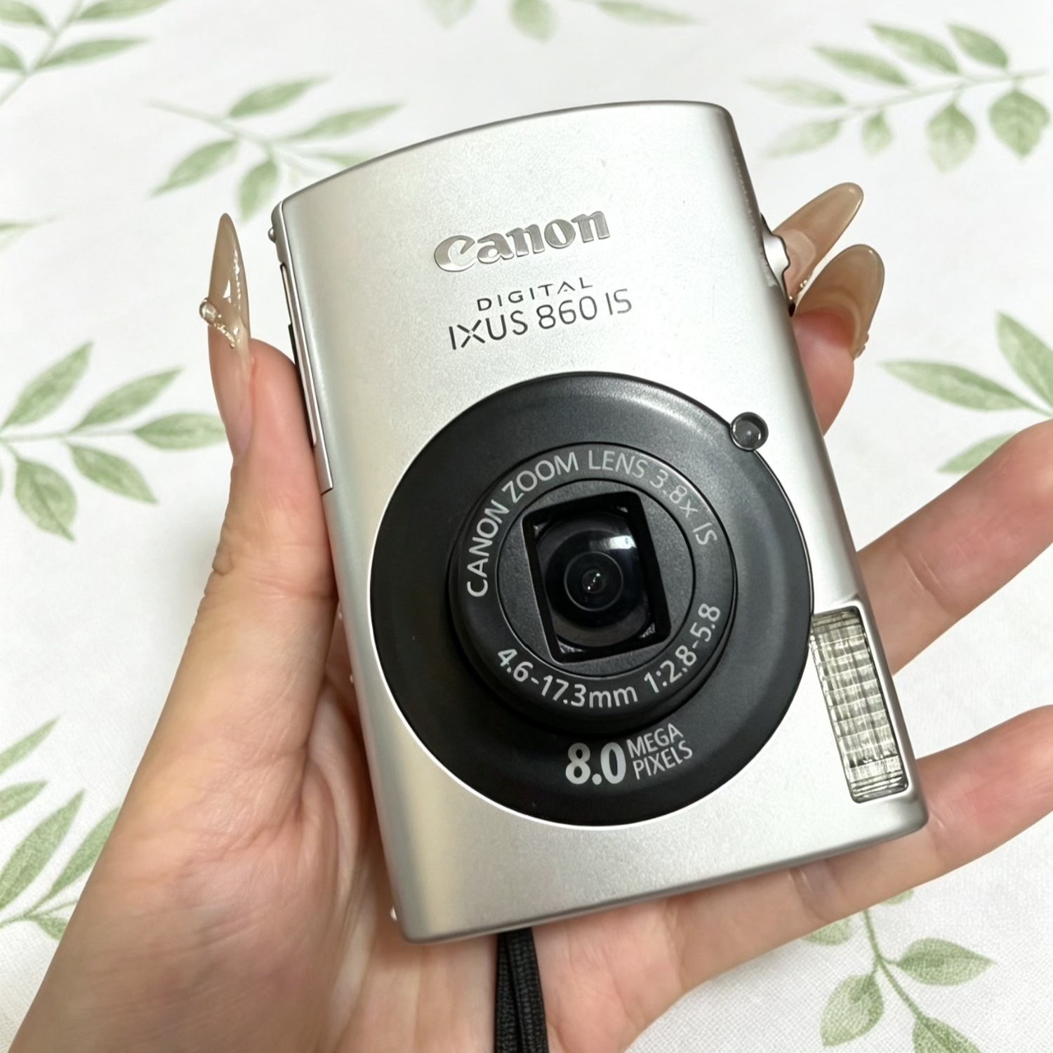 Canon IXUS 860 IS Digital Camera 8.0MP with Accessories Auto Focus Silver&Black