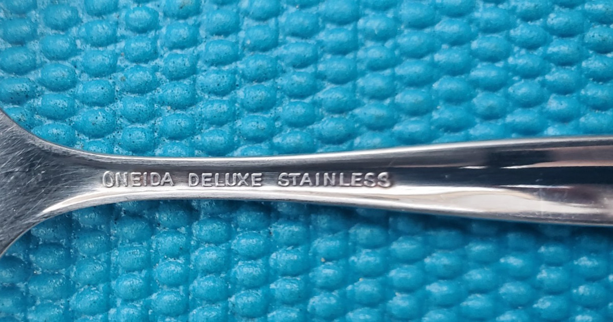 2-Oneida Deluxe ALEXIS TEASPOONS 6"