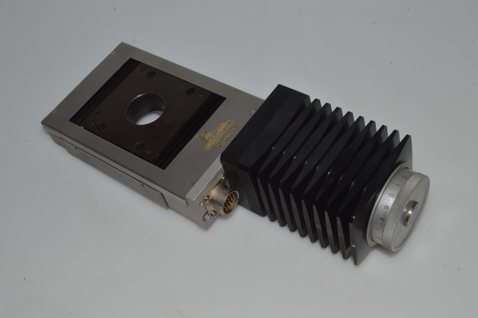*TC* MICRO CONTROLE MOTORIZED LINEAR STAGE 6 1/2" x 4 1/4" (TAF74)