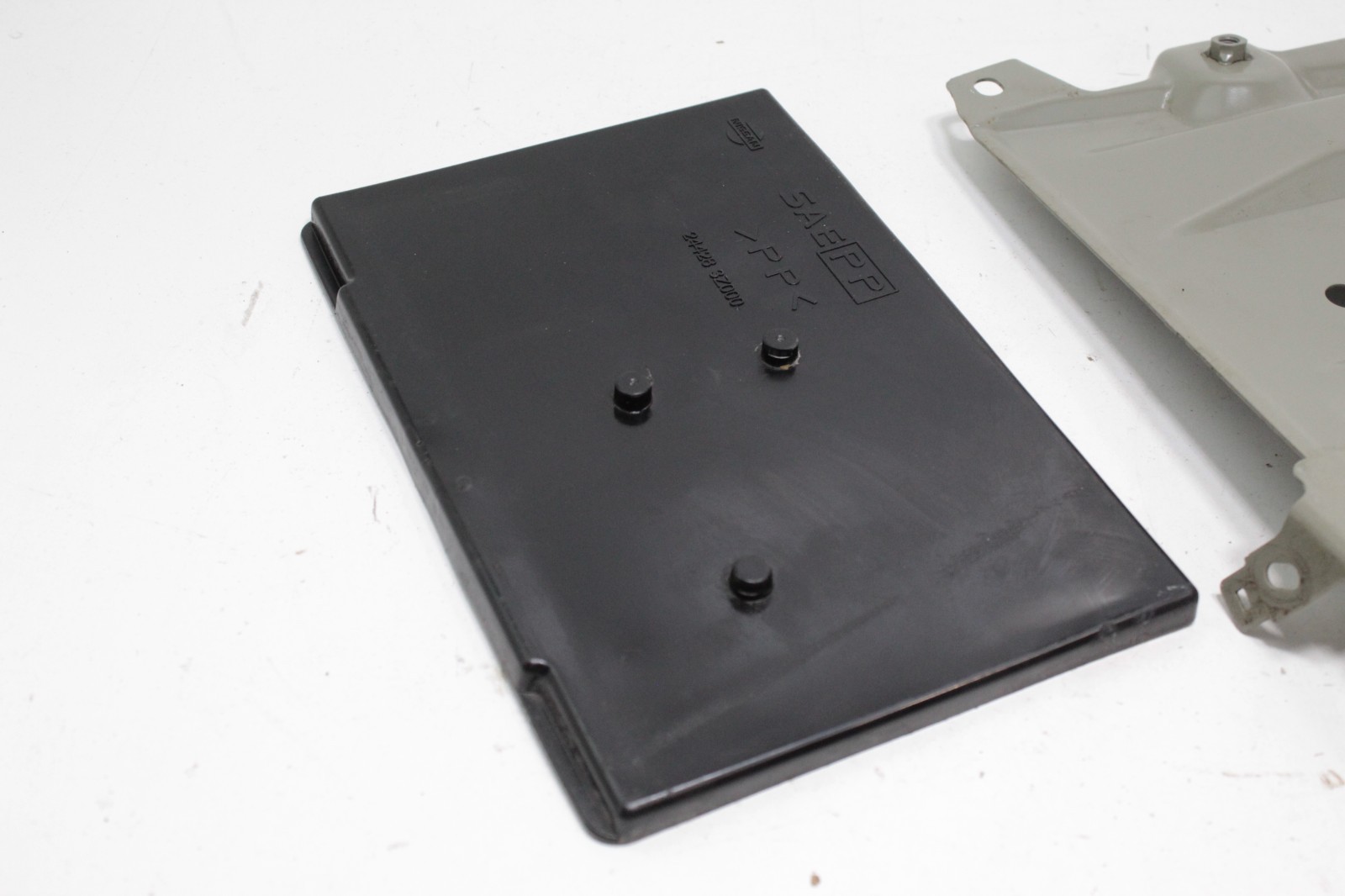 2015 - 2024 Nissan Murano Battery Tray Holder Frame Bracket 24428-3Z000 OEM