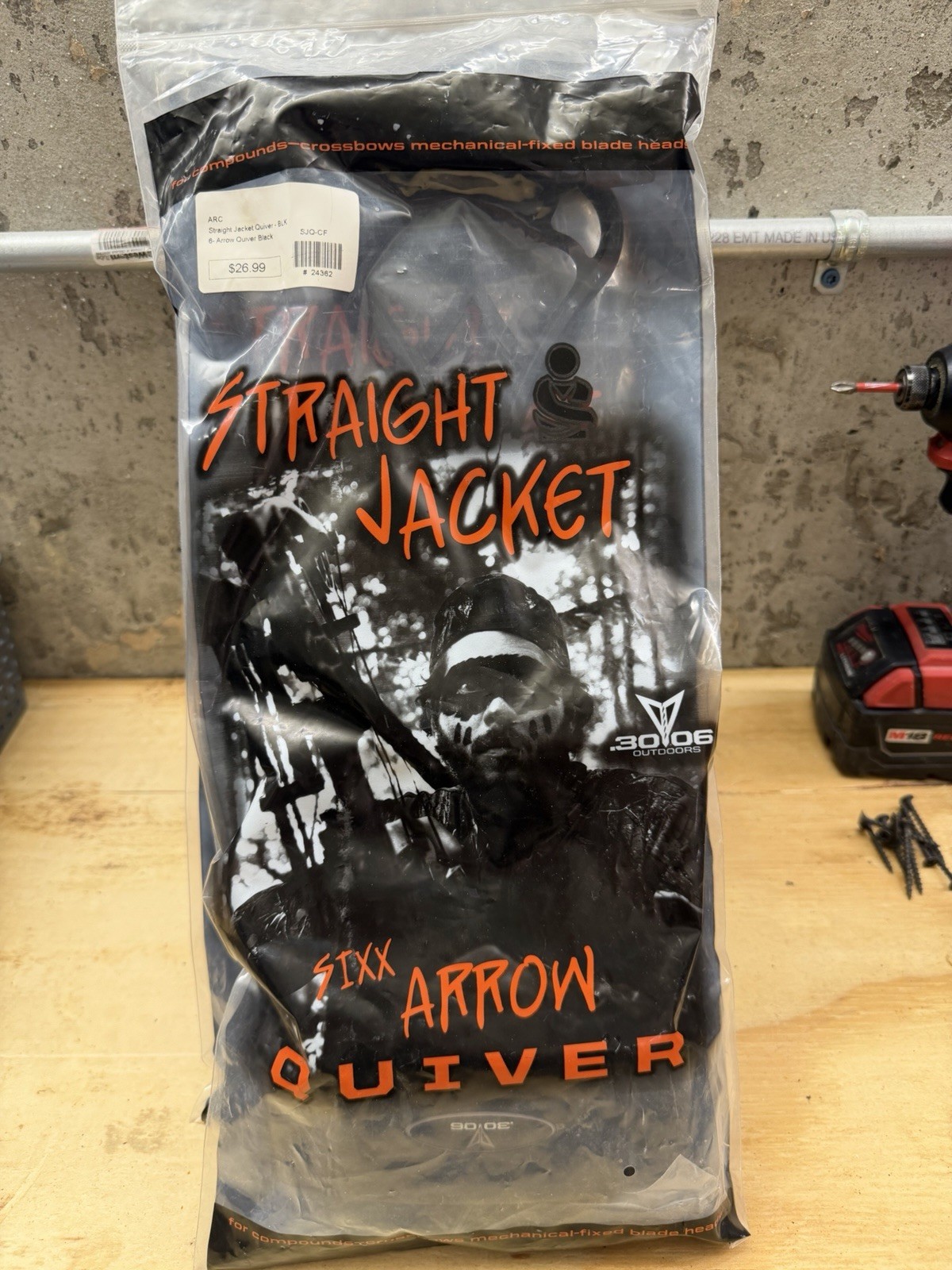 Outdoors Straight Jacket 6 Arrow Quiver with Dual Arrow Locking Points