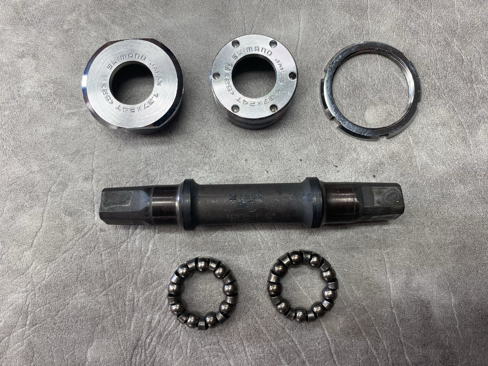 Shimano 600 Arabesque English/BSA Bottom Bracket
