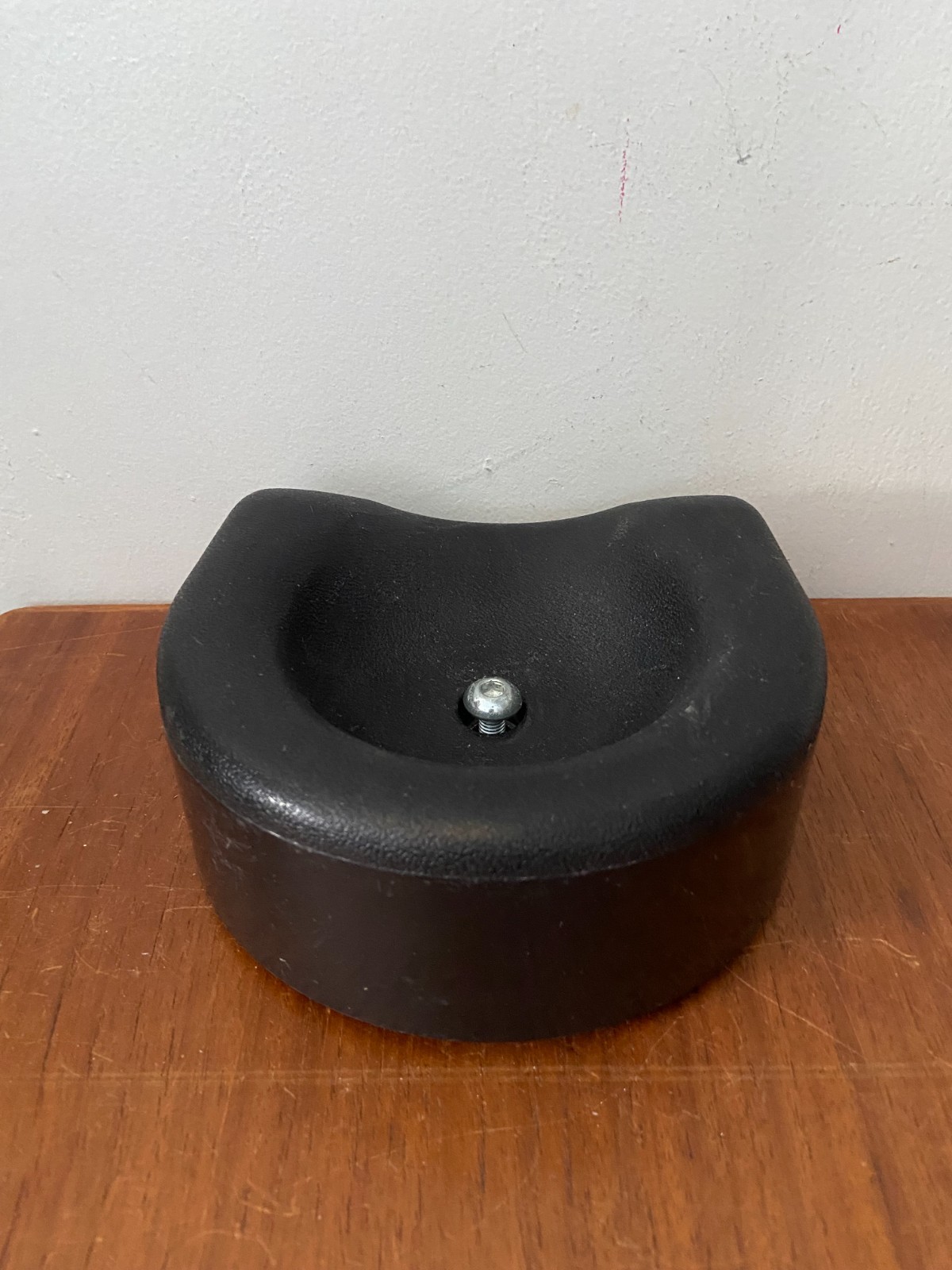 AB Circle Pro OEM Replacement Parts Left Or Right Knee Pad Cup With Bolt